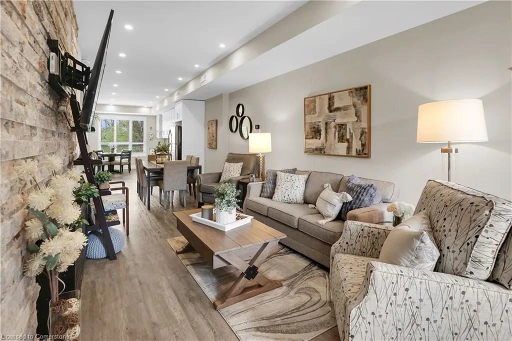 39 Robinson Street N, #4