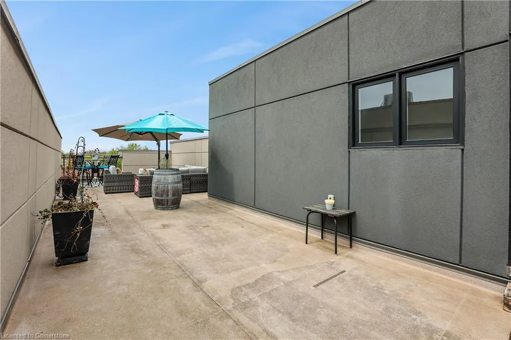 39 Robinson Street N, #4
