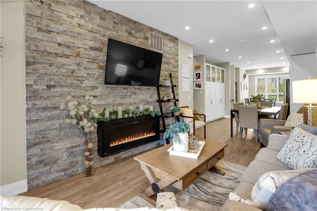 39 Robinson Street N, #4