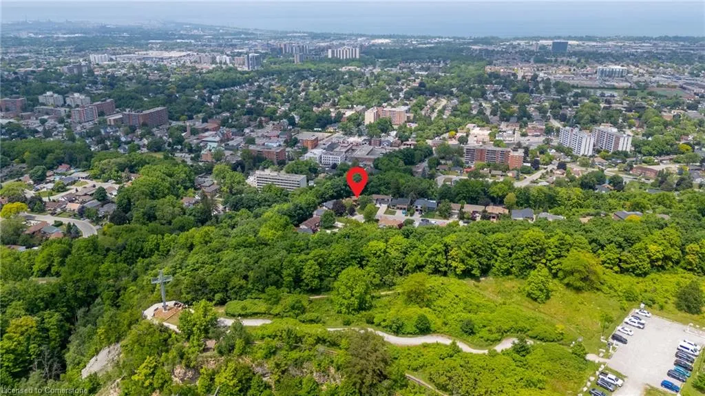 13 Leslie Drive