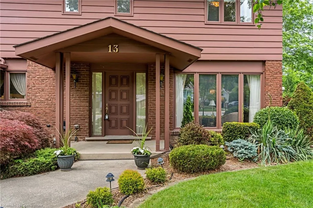 13 Leslie Drive