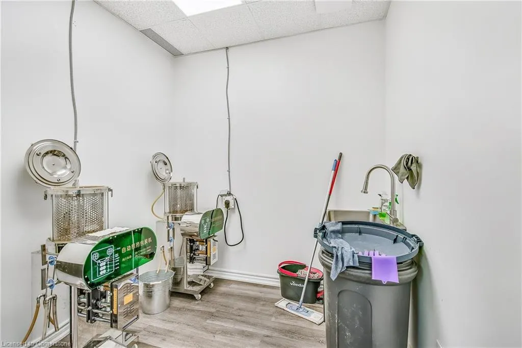 1040 Garner Road W, #207