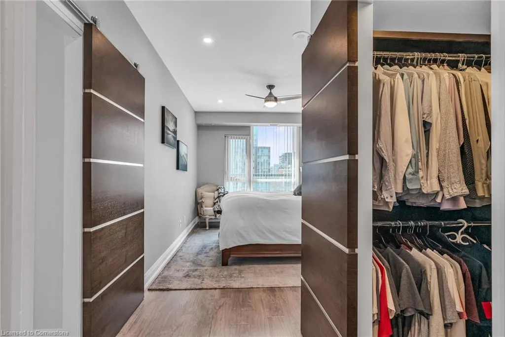 1 Hurontario Street, #609