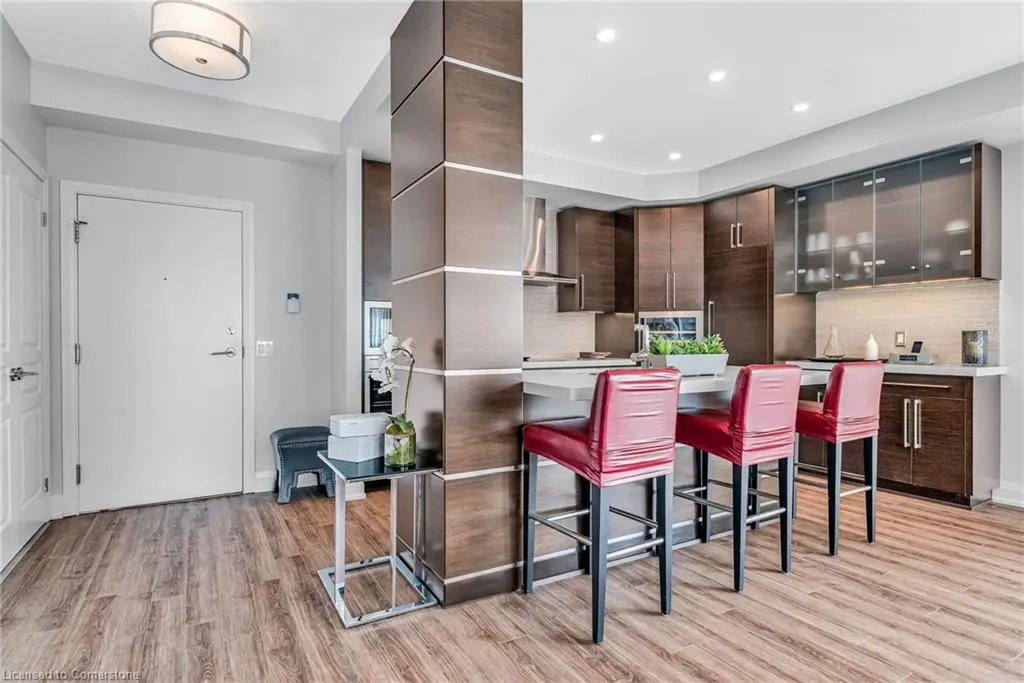 1 Hurontario Street, #609