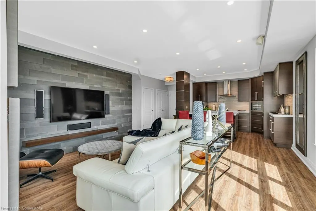 1 Hurontario Street, #609