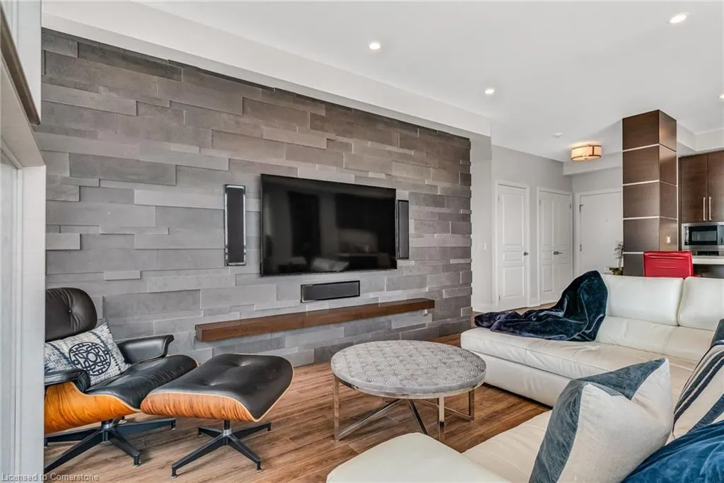 1 Hurontario Street, #609