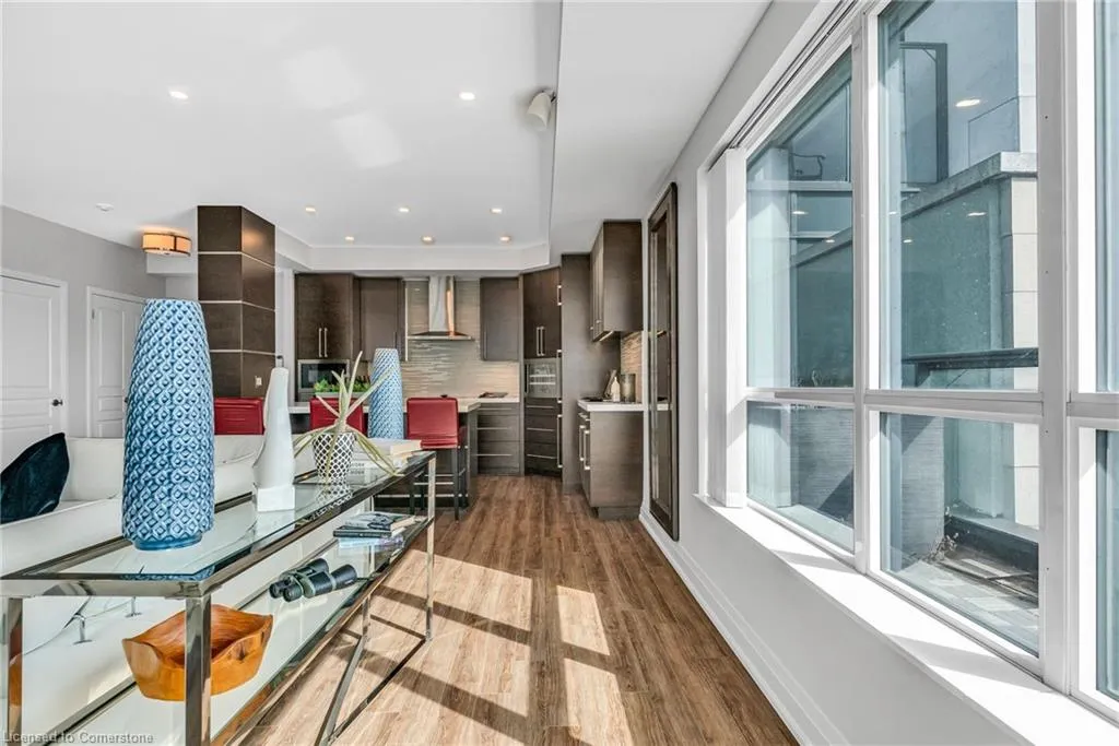 1 Hurontario Street, #609