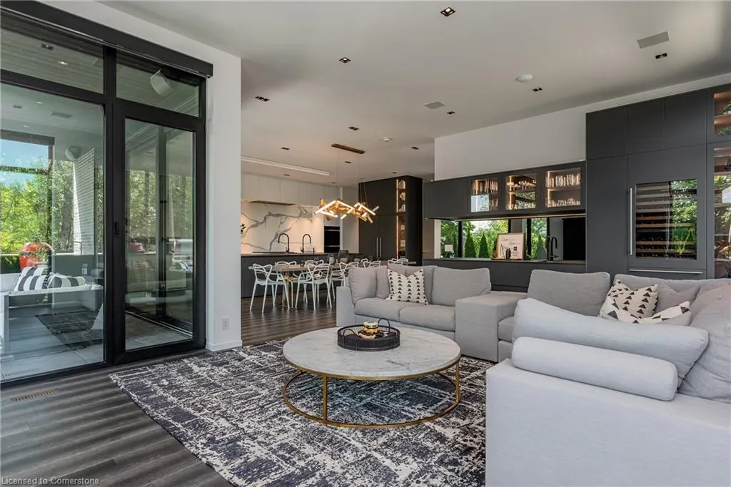 1239 Sedgewick Crescent