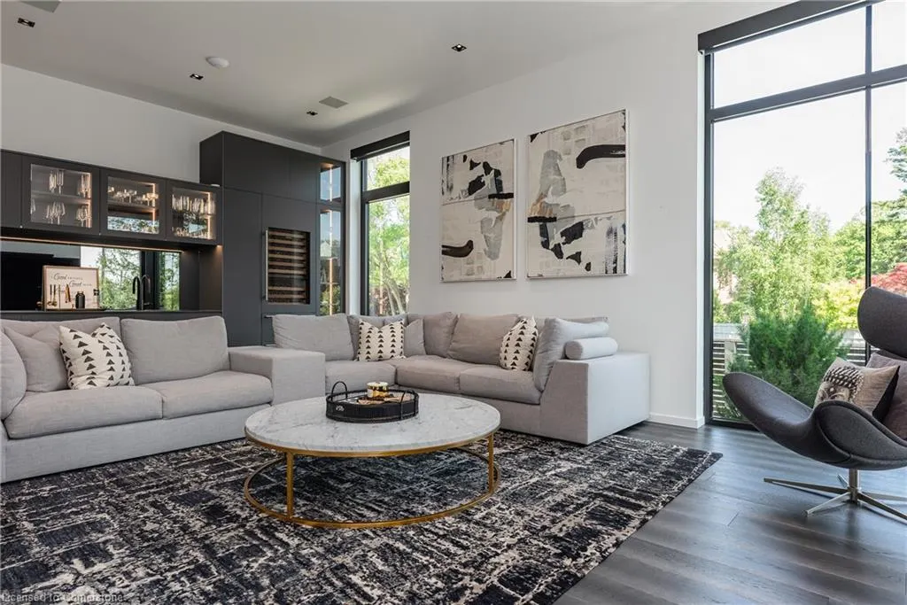 1239 Sedgewick Crescent