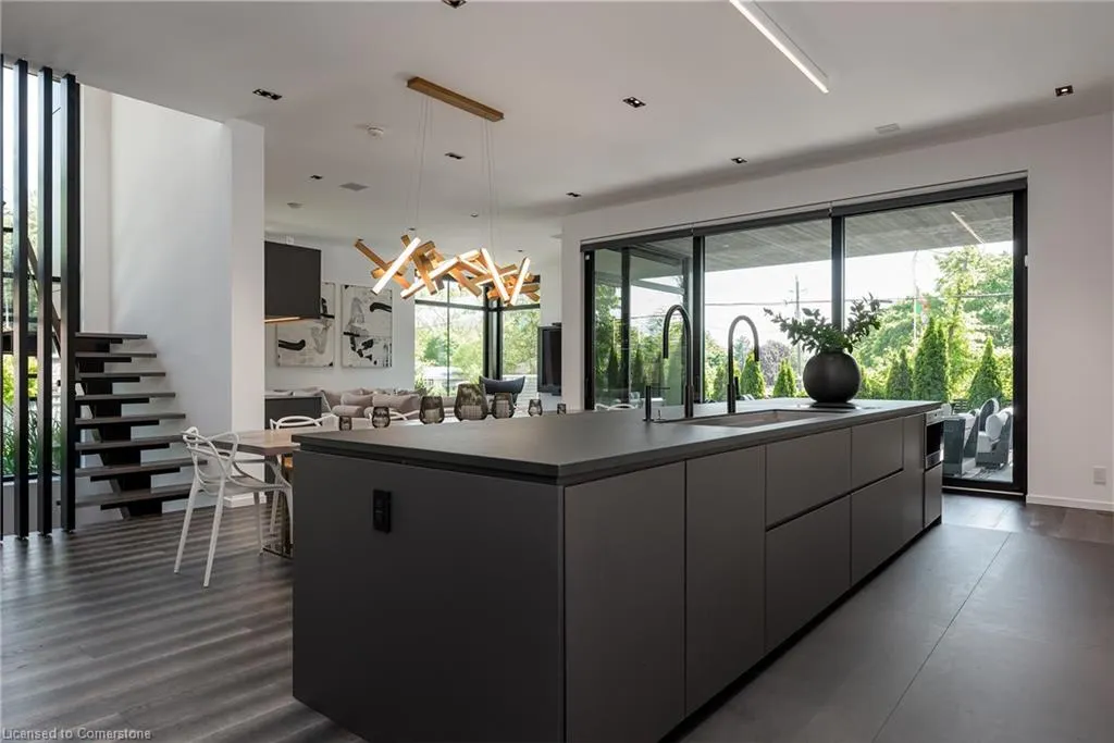 1239 Sedgewick Crescent