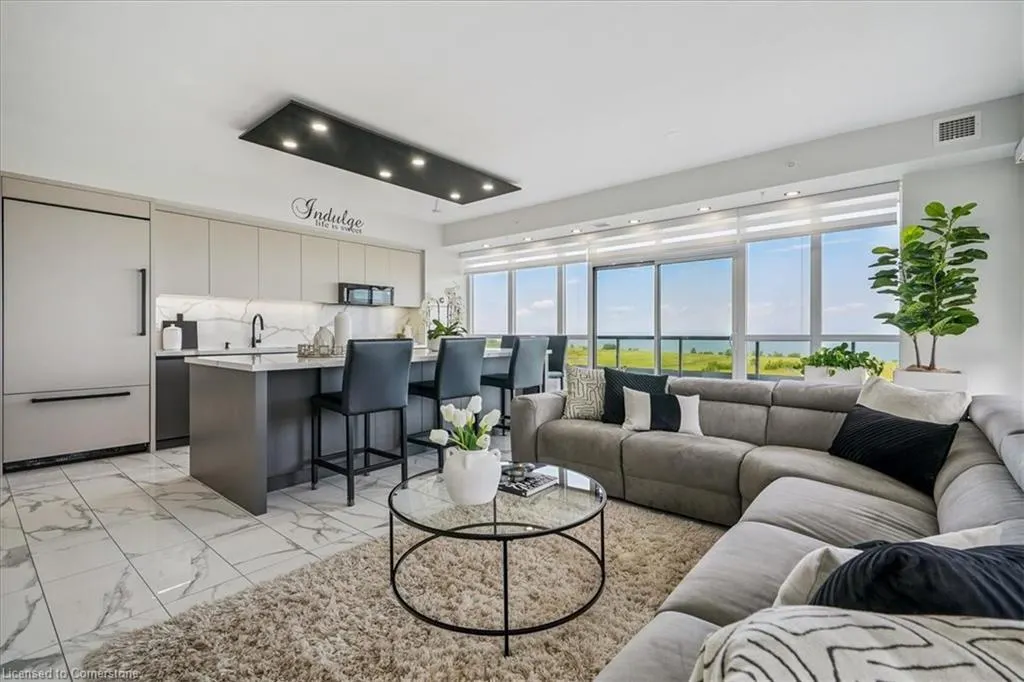 550 North Service Road, #806