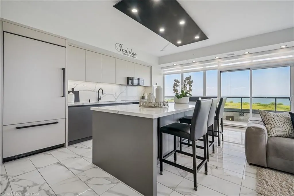 550 North Service Road, #806