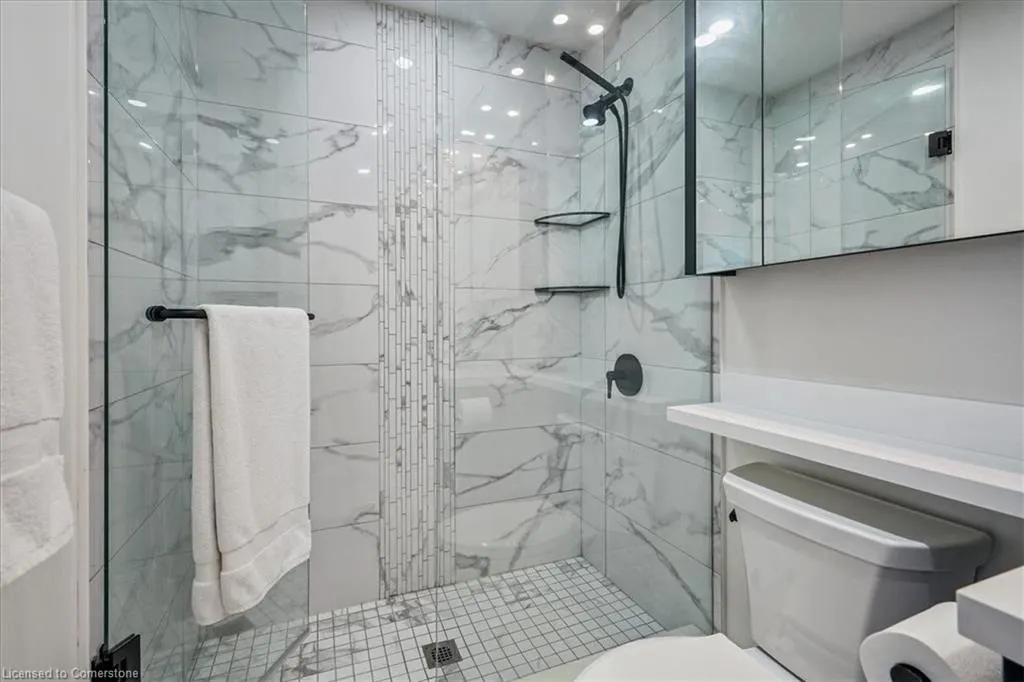 550 North Service Road, #806