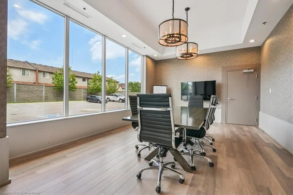 550 North Service Road, #806