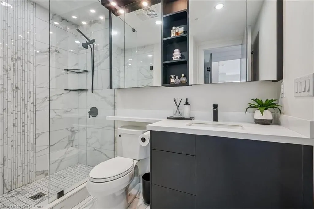 550 North Service Road, #806