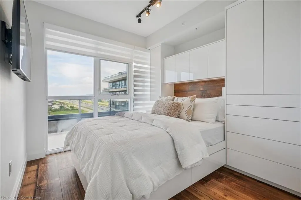 550 North Service Road, #806