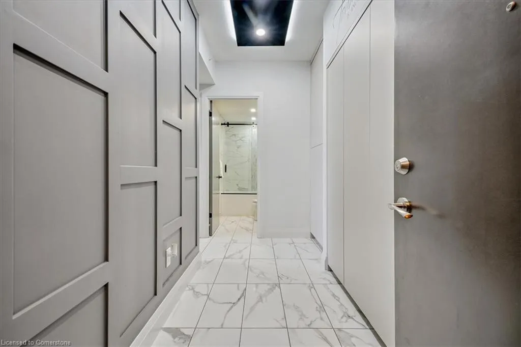 550 North Service Road, #806