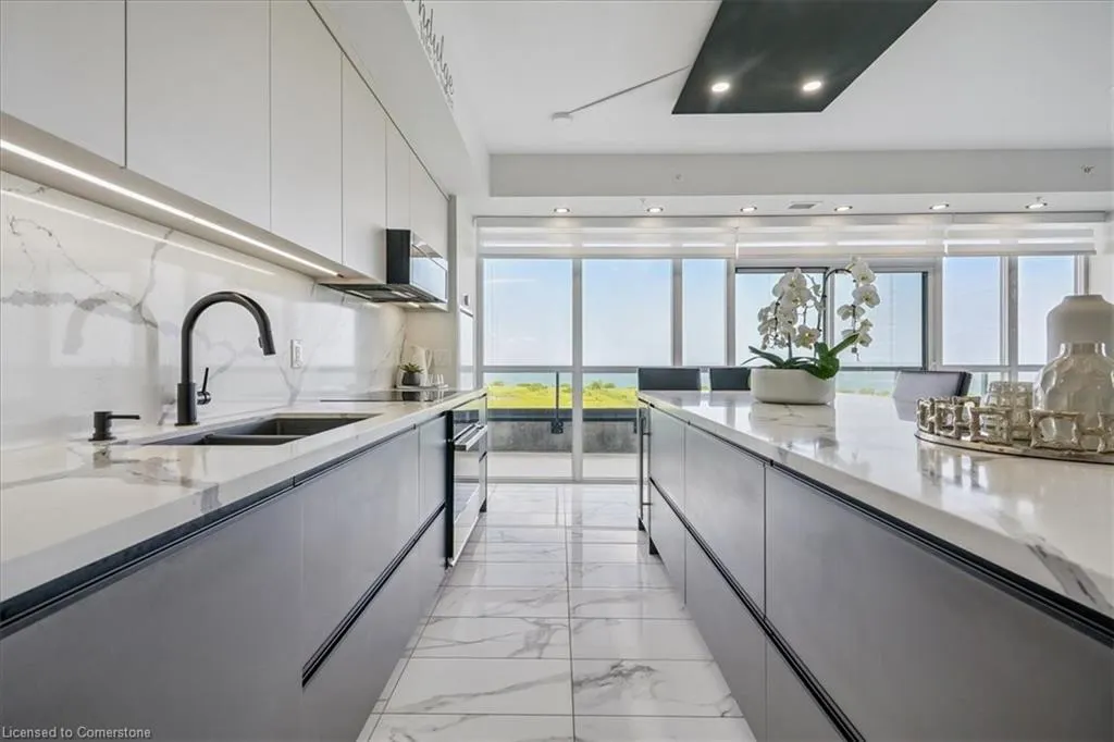 550 North Service Road, #806