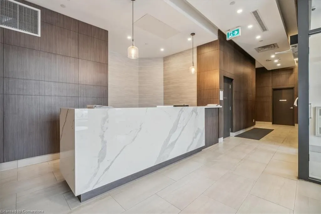 550 North Service Road, #806