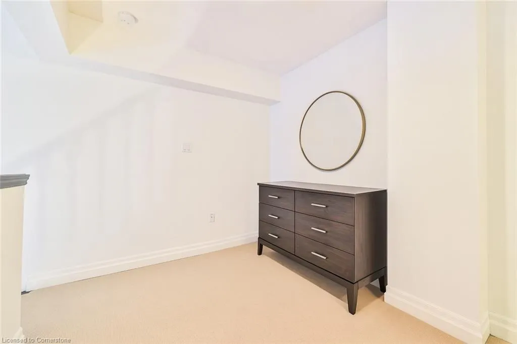 185 Robinson Street, #404