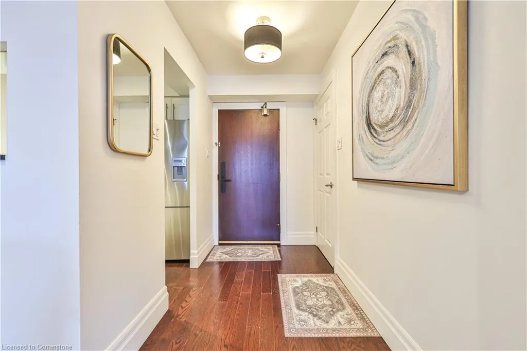 185 Robinson Street, #404