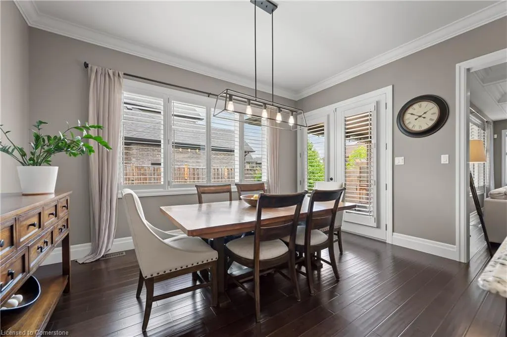 546 Manor Ridge Crescent