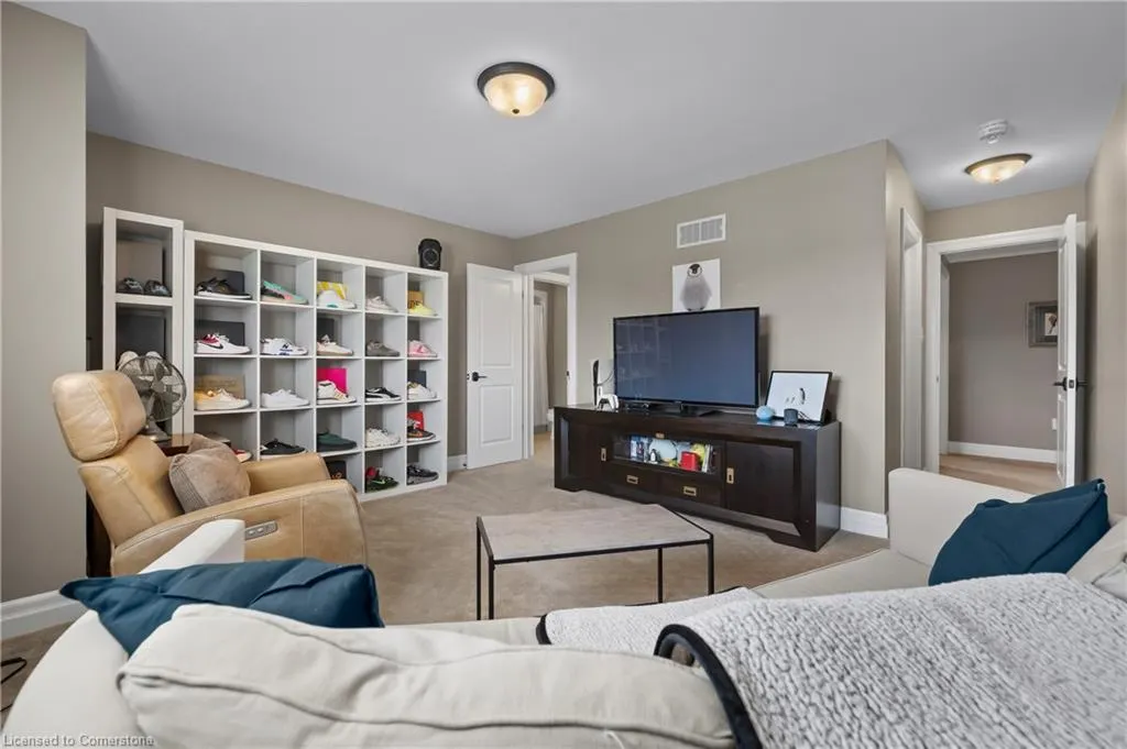 546 Manor Ridge Crescent