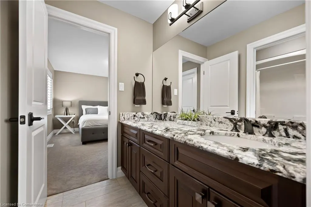 546 Manor Ridge Crescent