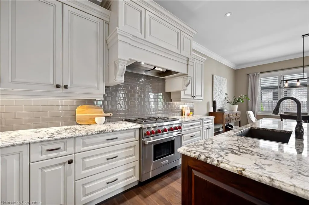 546 Manor Ridge Crescent