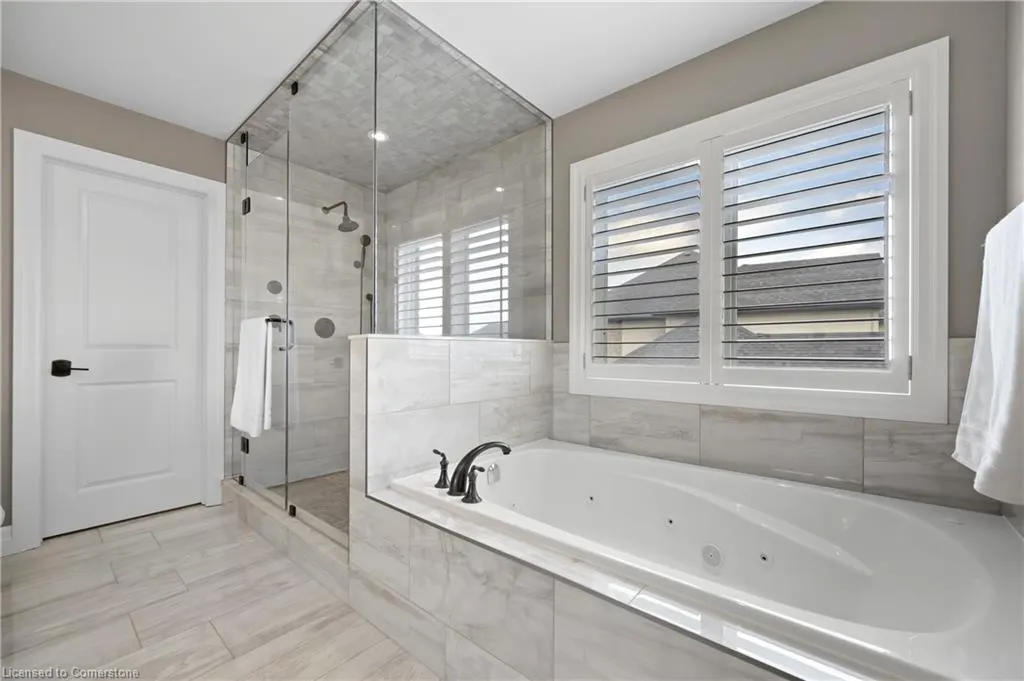 546 Manor Ridge Crescent
