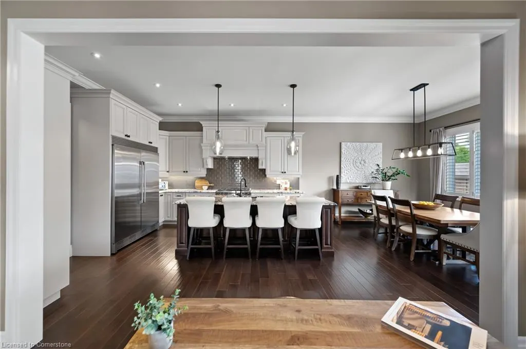 546 Manor Ridge Crescent
