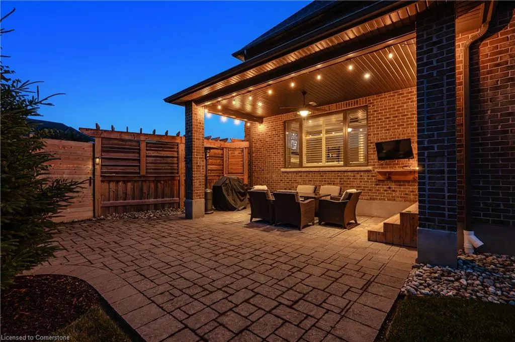 546 Manor Ridge Crescent