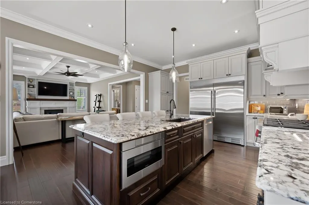 546 Manor Ridge Crescent