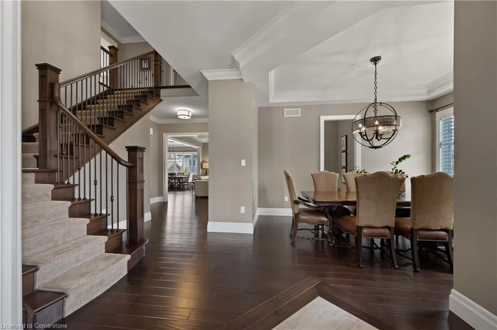 546 Manor Ridge Crescent