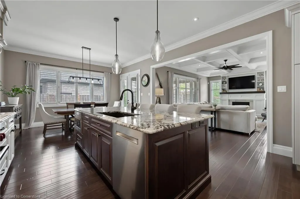 546 Manor Ridge Crescent