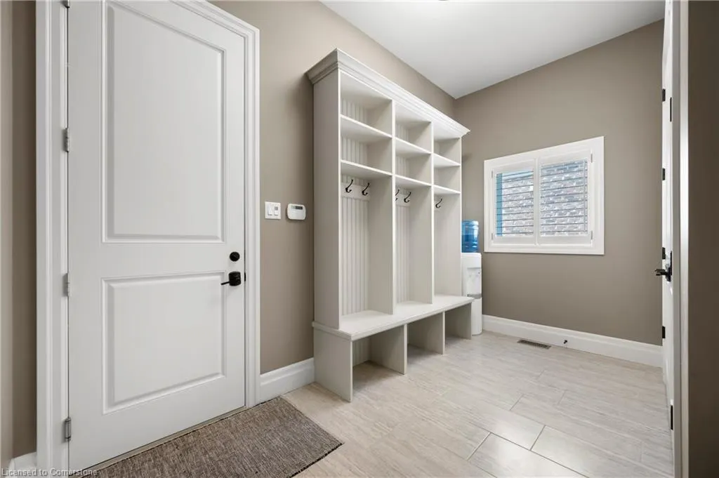 546 Manor Ridge Crescent