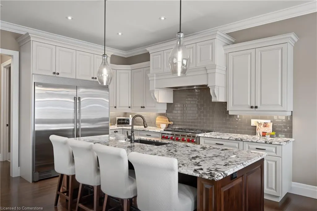546 Manor Ridge Crescent