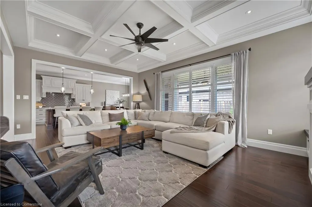 546 Manor Ridge Crescent