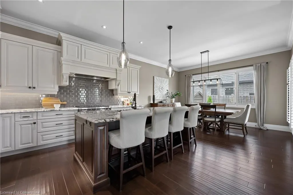 546 Manor Ridge Crescent