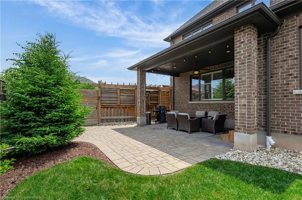 546 Manor Ridge Crescent