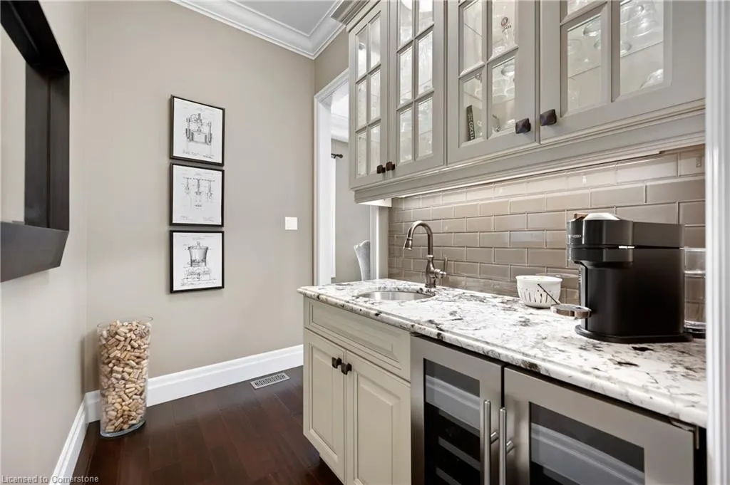546 Manor Ridge Crescent