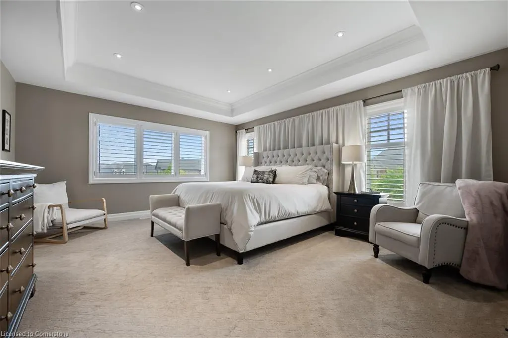 546 Manor Ridge Crescent