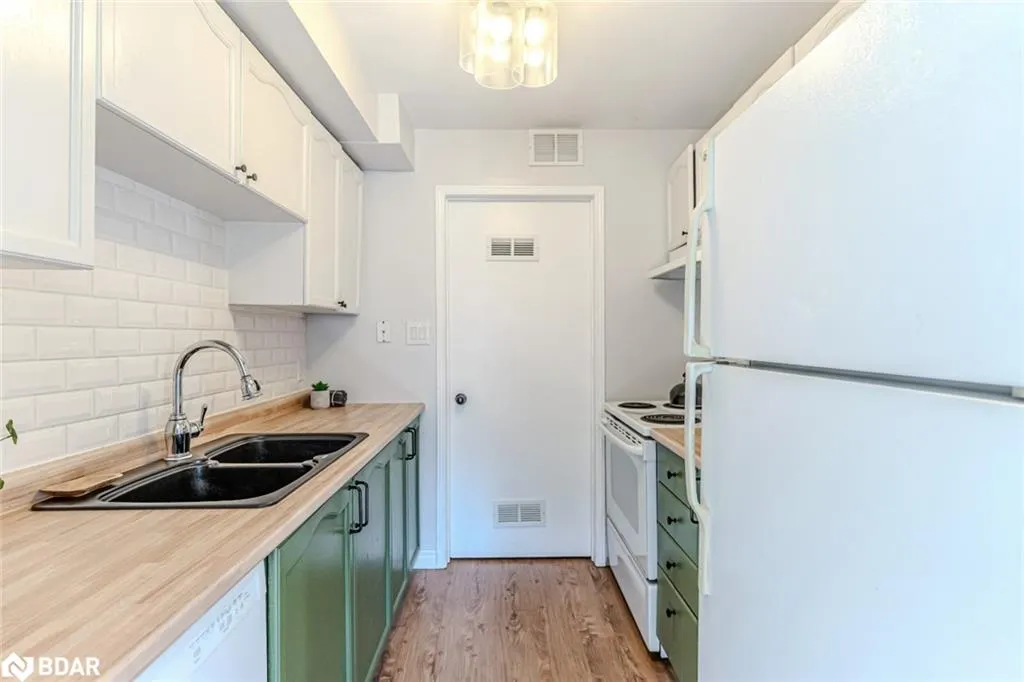 502 Essa Road, #15