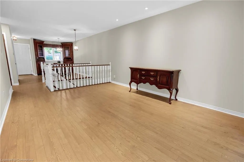 23 Robinson Street N