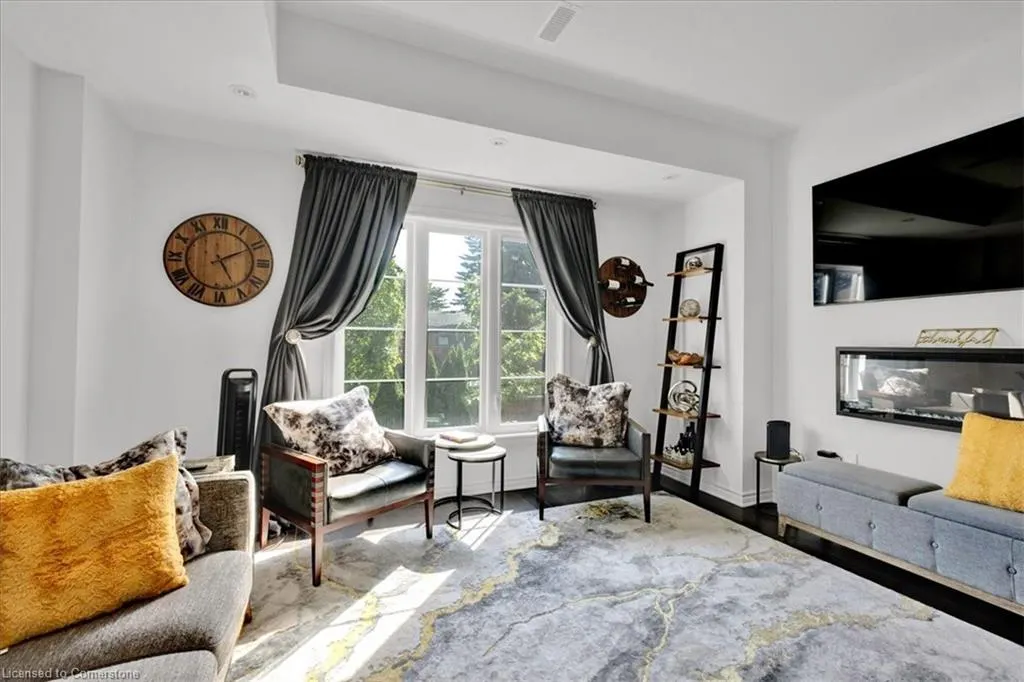 383 Dundas Street E, #26