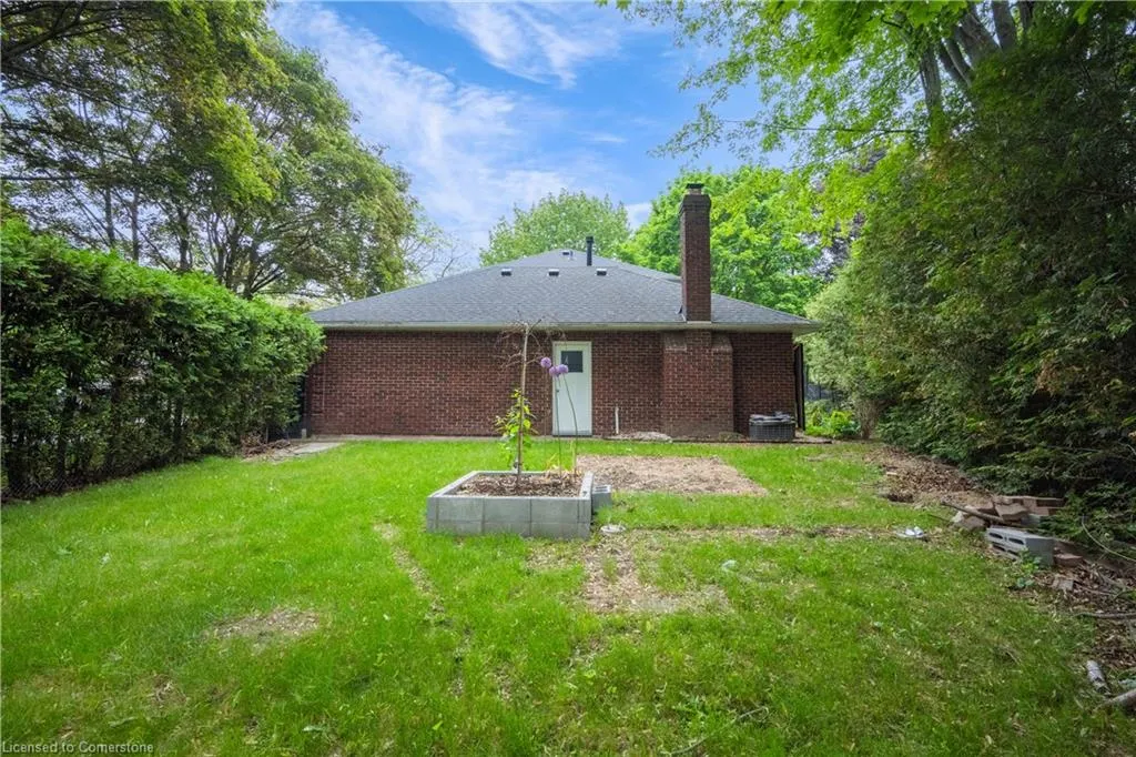 120 Castle Crescent