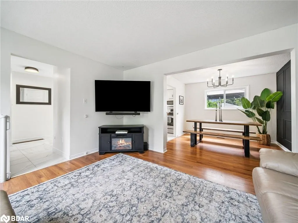 8 Darren Drive