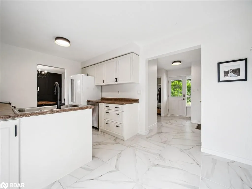 8 Darren Drive
