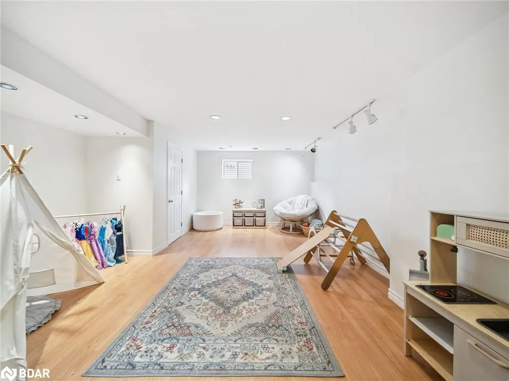 8 Darren Drive