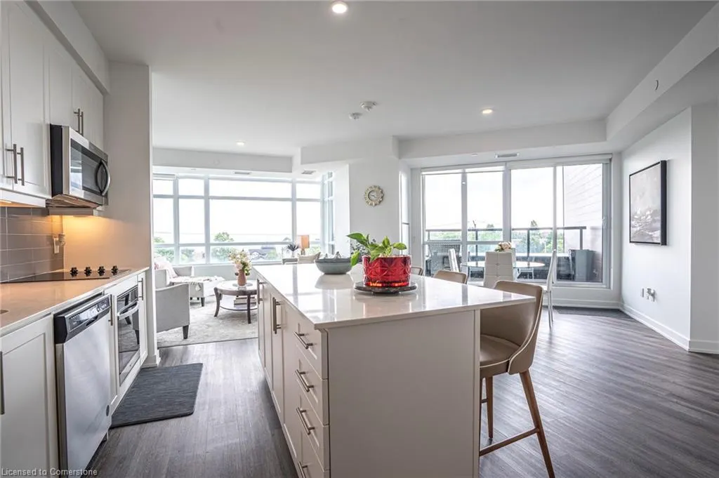 600 North Service Road, #418